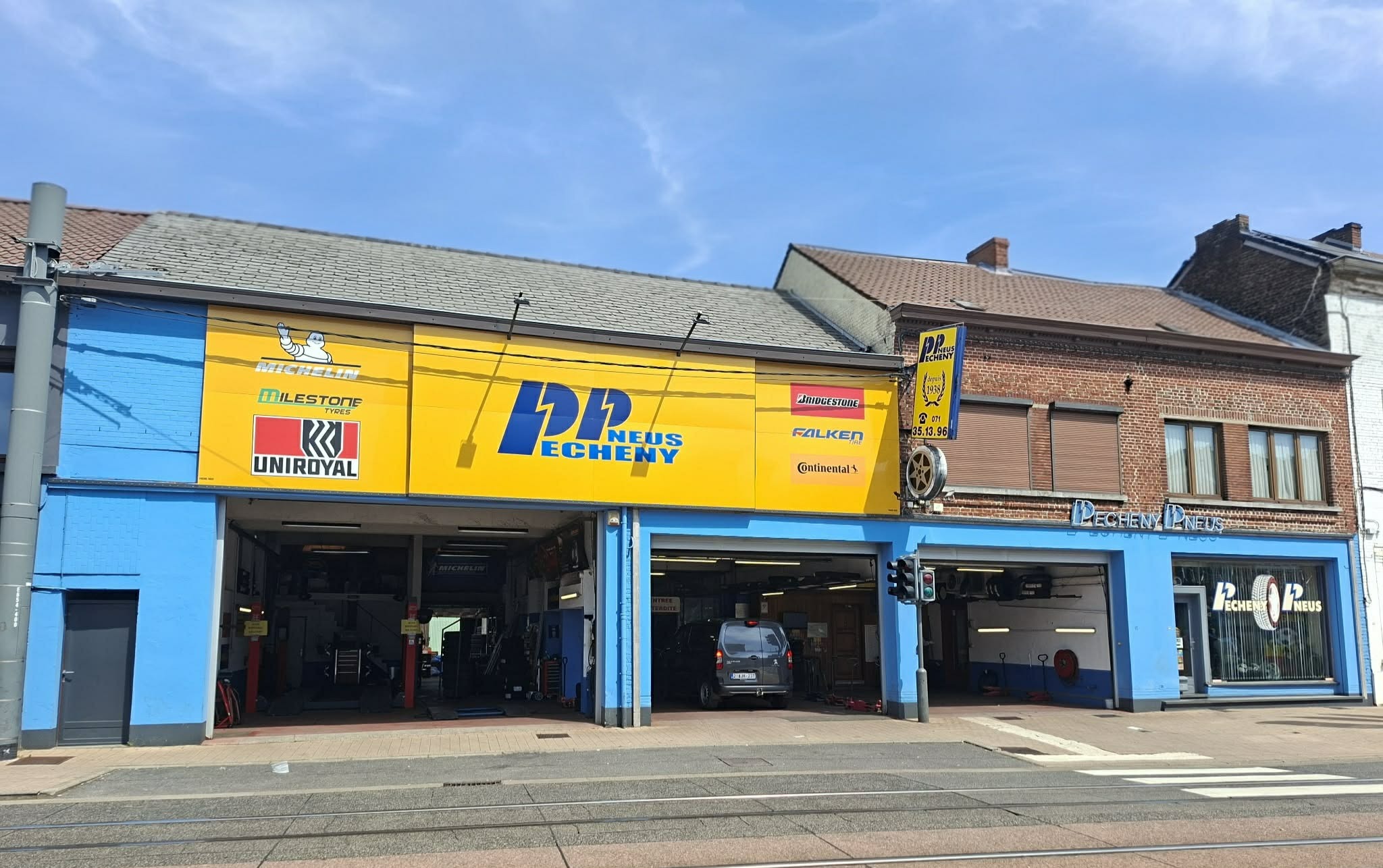 Garage Pecheny Pneus – Chaussée de Bruxelles, Jumet