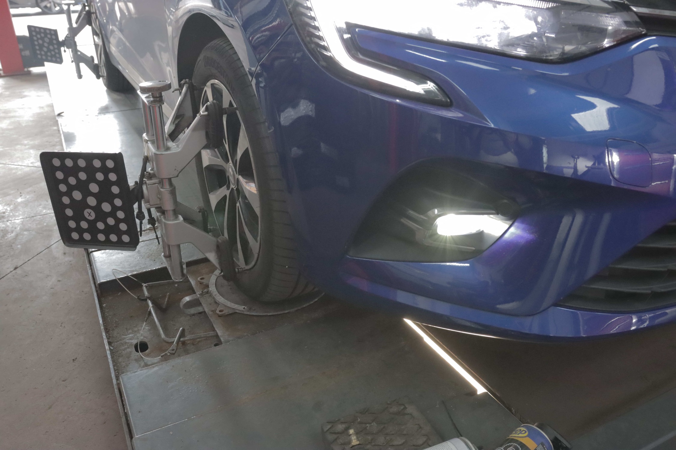 Réception et accueil clients – garage Pecheny Pneus Charleroi
