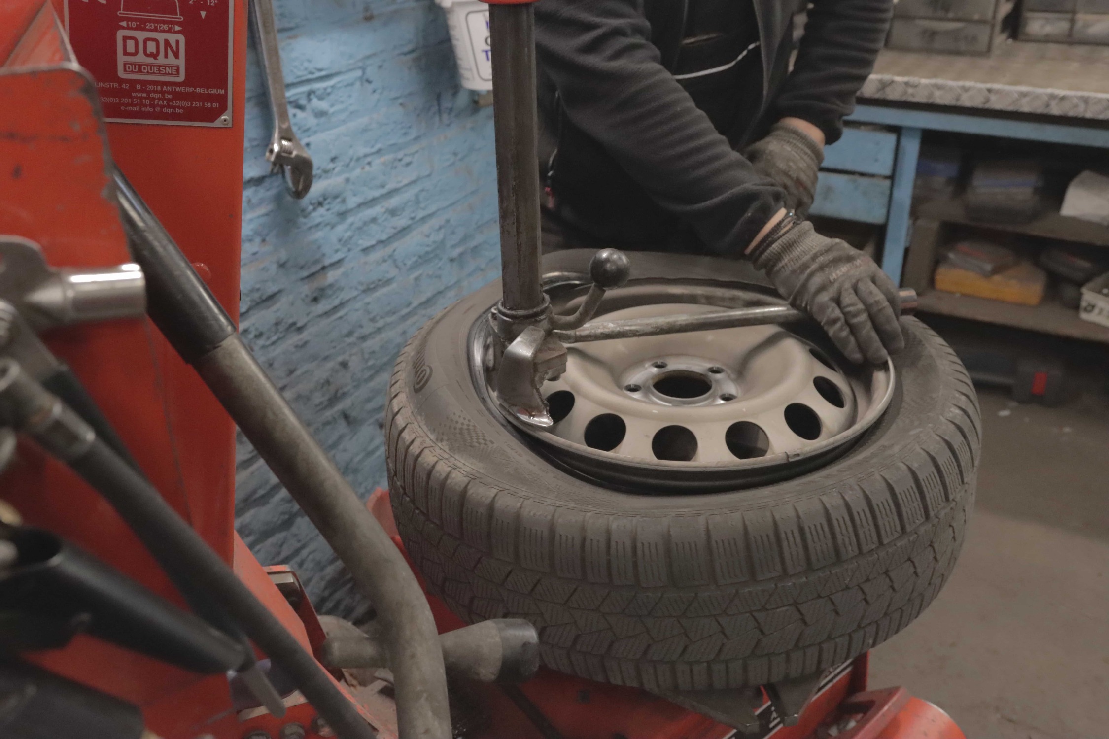 Pose et équilibrage de pneus voiture – Pecheny Pneus Charleroi